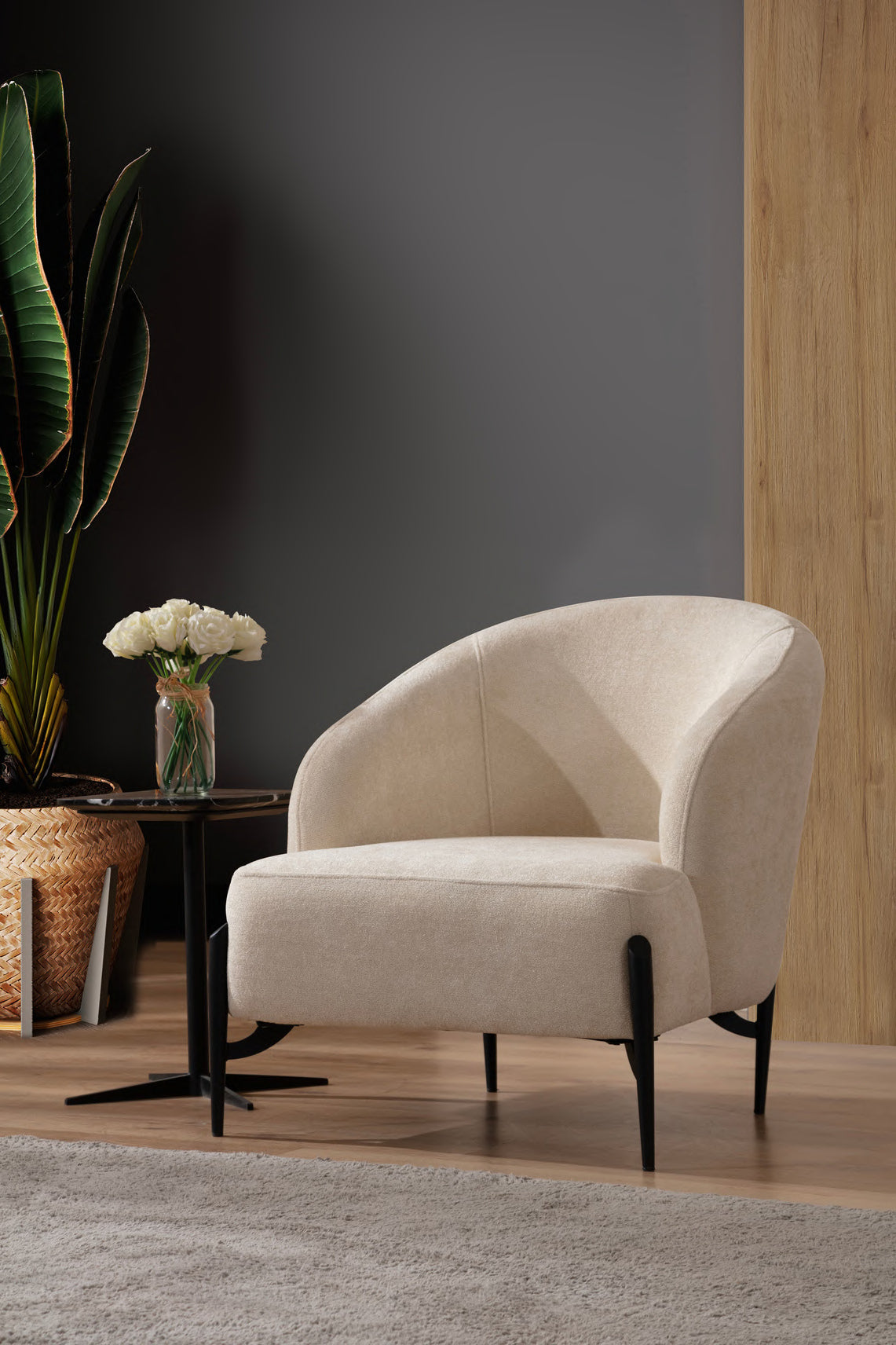 Tavi rounded accent armchair detail